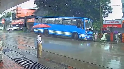 kerala bus crash injures three