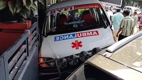 ambulance with pregnant women accident in tvm