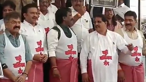 lungi- banyan protest Maharashtra assembly