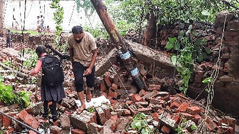 school building roof collapses in Jharkhand