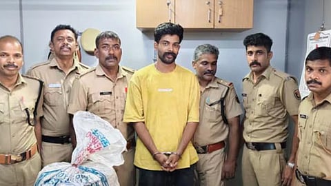 cannabis seized from palakkad walayar accused caught