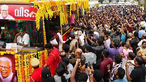 vs achuthanandan demise funeral procession moves to cpm dc