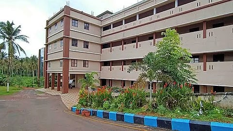 junior student attacked by senior students palakkad; 3 students suspended