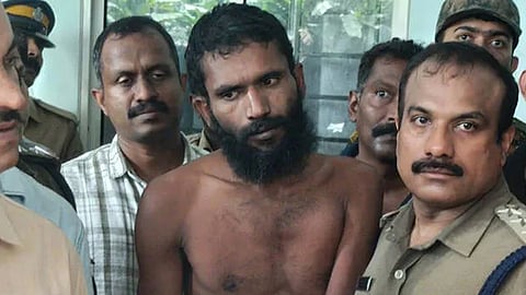 govindachamy jail break; kannur central jail assistant superintendent suspended