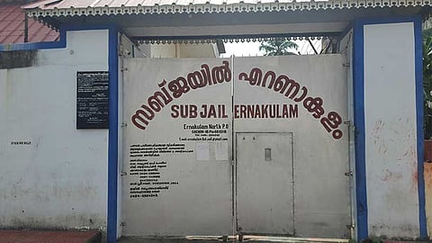 ernakulam sub jail warden suspended due to using drugs in prison