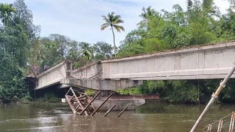 bridge collapsed in mavelikkara one died