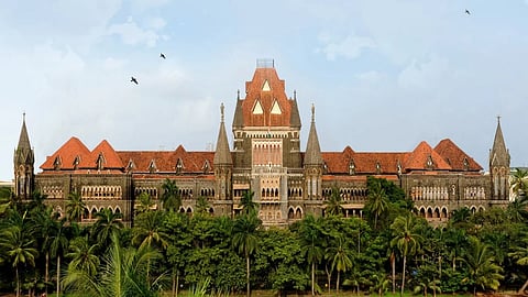 bambay hc says all Mumbai streets to be vacated by Sept 2