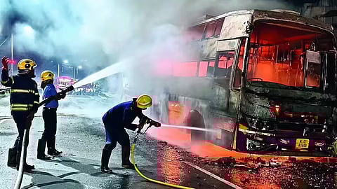 മഹാരാഷ്ട്രയിൽ ബസിനു തീപിടിച്ചു; യാത്രക്കാർ സുരക്ഷിതർ | Maharashtra bus fire