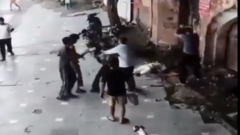 temple worker killed in delhi over prasad dispute