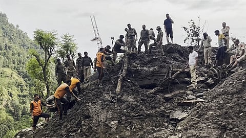 കശ്മീർ ക്ഷേത്രത്തിൽ പണ്ഡിറ്റുകൾ ആരാധന പുനരാരംഭിച്ചു | Kashmiri Pandits restart worship in Kashmir temple