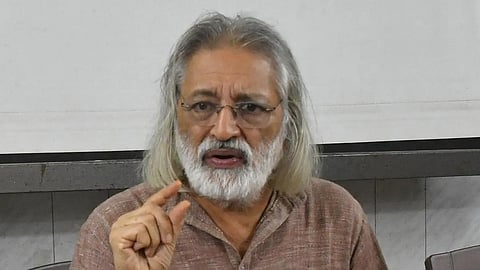 filmmaker anand patwardhan reacted in hand shake controversy india pakistan