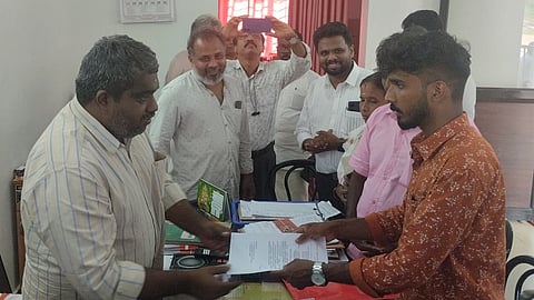 ചരിത്രം തിരുത്തി; കൂടൽമാണിക്യം ക്ഷേത്രത്തിലെ കഴകം ജോലിയിൽ പ്രവേശിച്ച് അനുരാഗ്