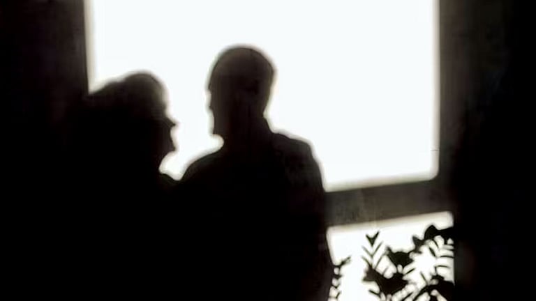 വനിതാ നേതാവിന്‍റെ വീട്ടിൽ കയറിയ സിപിഎം എംഎൽഎയെ ഭർത്താവ് പിടികൂടി