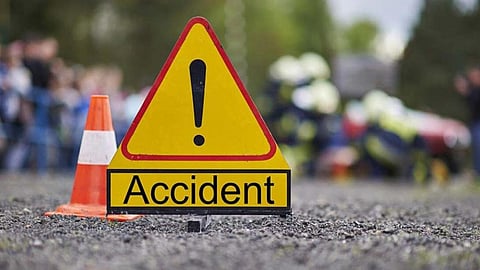 lakhimpur kheri van-bus collision kills five, injured ten including a child