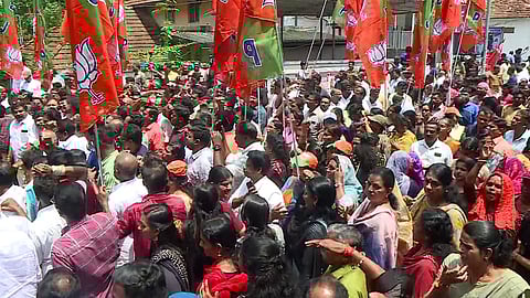bjp protest march to cliff house in sabarimala gold plate controversy