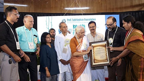 Prof. Shobhindran Haritha Award for UAE expatriate's Tribute by Stories