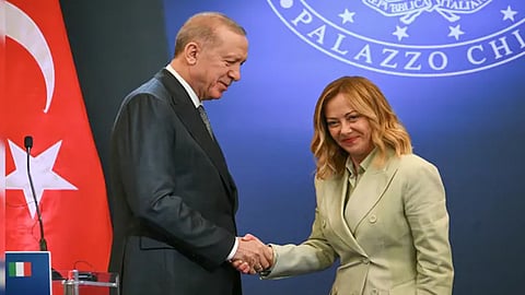 erdogan meloni smoking talk