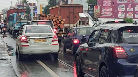 edappally- mannuthy nh544 traffic jam editorial