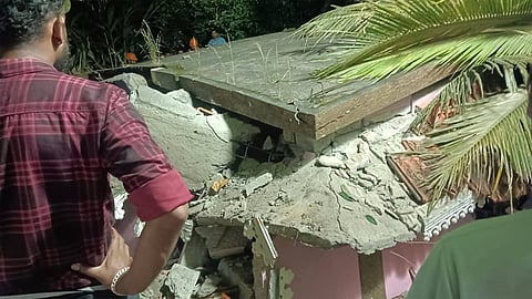 അടിമാലിയിൽ മണ്ണിടിച്ചിൽ: ദമ്പതിമാരിൽ ഭ‍ർത്താവ് മരിച്ചു | Man dies wife critical in Kerala landslide