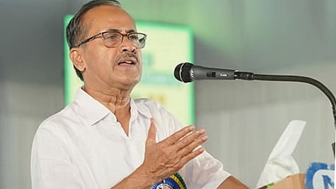 പി.എം.എ. സലാമിനെ തള്ളി തള്ളി തങ്ങളും കുഞ്ഞാലിക്കുട്ടിയും | Muslim League distances itself from PMA Salam