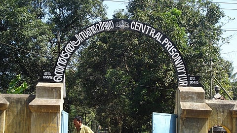 prisoners attacked employee in viyyur jail 