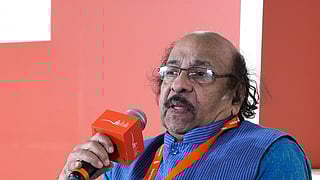 ഇടതുപക്ഷം വലത്-ഹിന്ദുത്വ ചേരിയിലേക്ക്: ആപത്കരമെന്ന് കവി കെ. സച്ചിദാനന്ദൻ | k sachidanandan against Kerala government