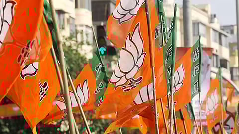 ത്രികോണ മത്സരമില്ല