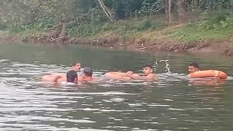 അതിരപ്പിള്ളിയിലെത്തിയ വിനോദസഞ്ചാരി പുഴയിൽ മുങ്ങിമരിച്ചു | Drown death near Athirappilly