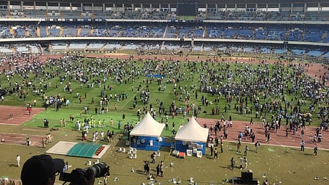 gone in 20 minutes lionel messi angry fans throw chairs bottles kolkata stadium