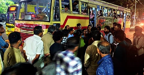 Complaint that KSRTC did not stop buses for girls at night in Chalakudy