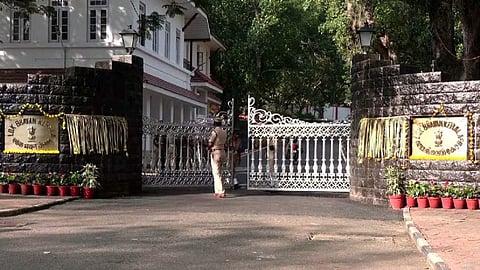 no holiday for lok bhavan employees in christmas eve