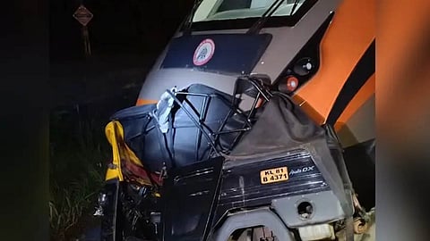 vande bharat express hits auto in varkala