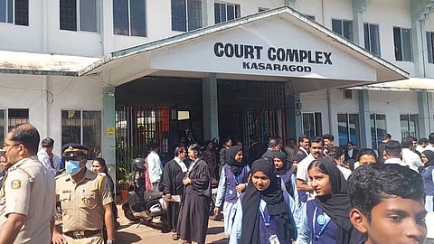 bomb warning to 4 district court