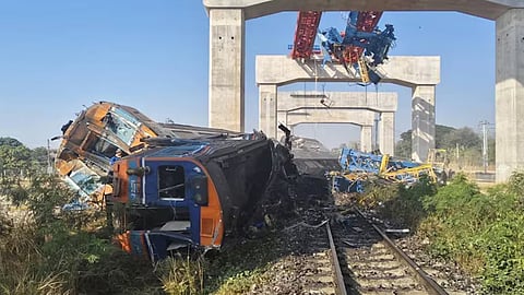 crain collapse derails train in thailand