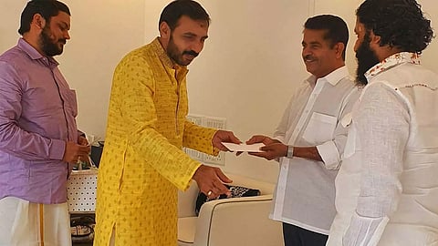 sabarimala gold theft accused and adoor prakash photo leaked