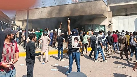 Protesters attack US consulate in Pakistan Eight people died amid clashes