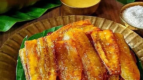 Banana fries with black tea