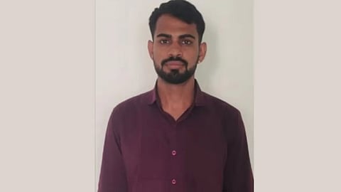 navy official arrested in kochi spy work for pakistan