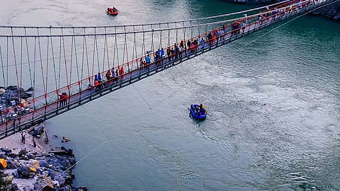 Chicken biriyani ate in the middle of gangan, 14 held