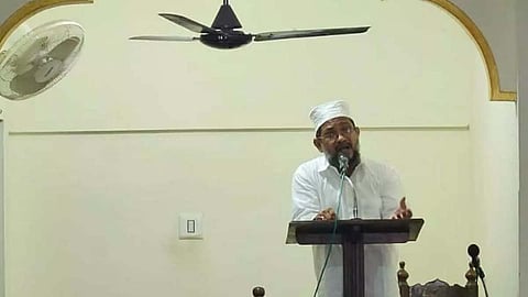 Imam collapses and dies during Eid sermon