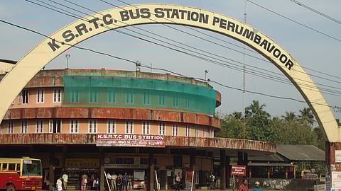 ksrtc bus that left without picking up passengers was called back in perumbavoor