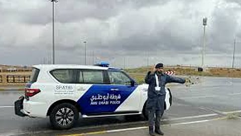 Abu Dhabi Police issues warning to delivery riders due to unstable weather