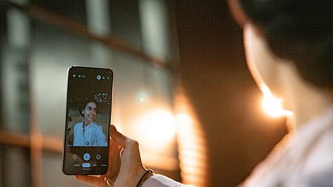 18-year-old shocked after taking selfie on top of stopped train