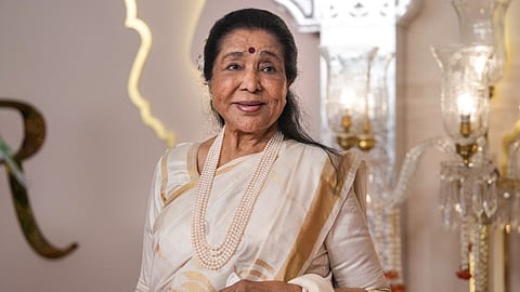 Brutally raped while pregnant; Asha Bhosle walks down the steps of her husband's house holding the hands of her three children