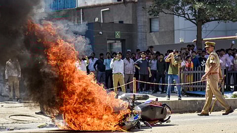 noida workers protest updates