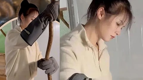 Chinese woman raising venomous snakes