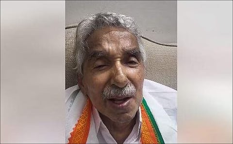 Oommen Chandy rubbishes rumours about his health
