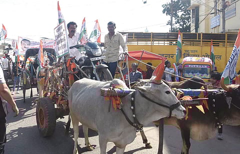 Congress workers take out a Jan Akrosh rally 