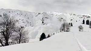 Six tourists dead, 11 injured as avalanche hits Sikkim's Nathu La 