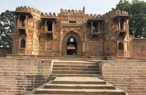 Residents, experts lament shrinking 
architectural legacy of Patna